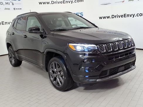 Used 2024 Jeep Compass Limited w/ High Altitude Package AWD/4WD image 3