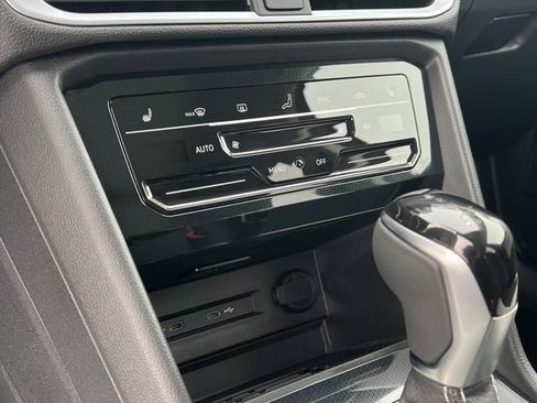 New 2025 Volkswagen Taos SE image 23