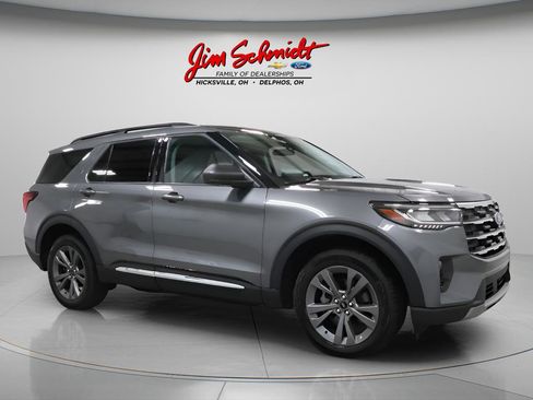 Used 2025 Ford Explorer Active w/ Active Comfort Package AWD/4WD image 2