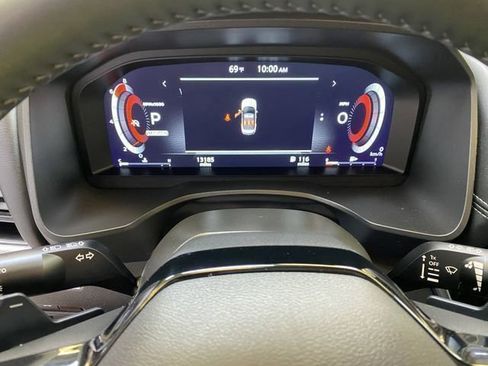 Used 2025 Nissan Rogue SL FWD image 36