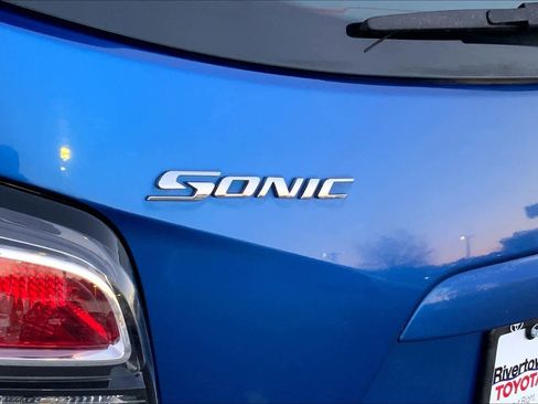 Used 2017 Chevrolet Sonic LT w/ Convenience Package image 29