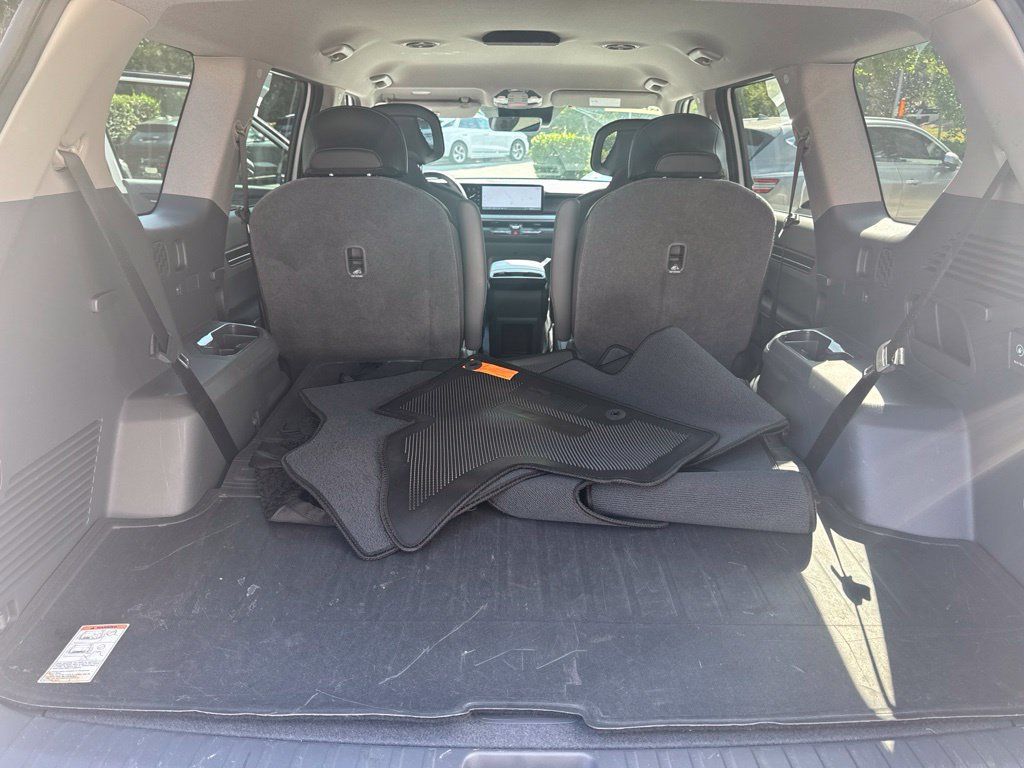 Used 2024 Kia EV9 Light Long Range RWD image 27