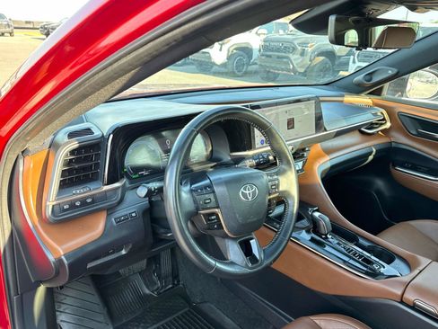 Used 2025 Toyota Crown Signia AWD/4WD image 11