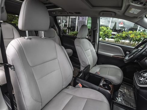 Used 2020 Toyota Sienna Limited AWD/4WD image 28