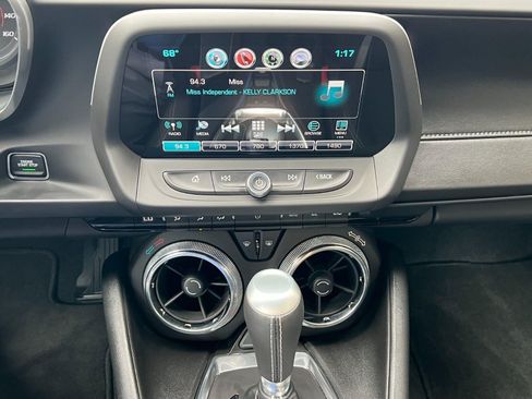 Used 2018 Chevrolet Camaro LT w/ Technology Package RWD image 26