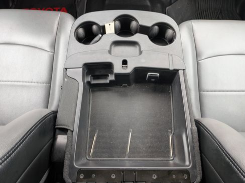 Used 2024 RAM 2500 Tradesman w/ Chrome Appearance Group image 28