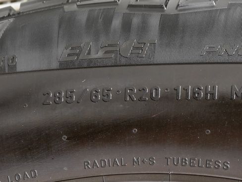 Used 2025 Tesla Cybertruck AWD Crew Cab image 36