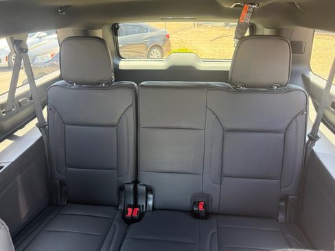 Used 2025 GMC Yukon XL Denali AWD/4WD image 27