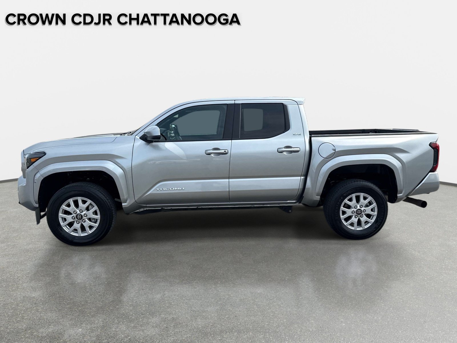 Used 2025 Toyota Tacoma SR5 RWD image 8