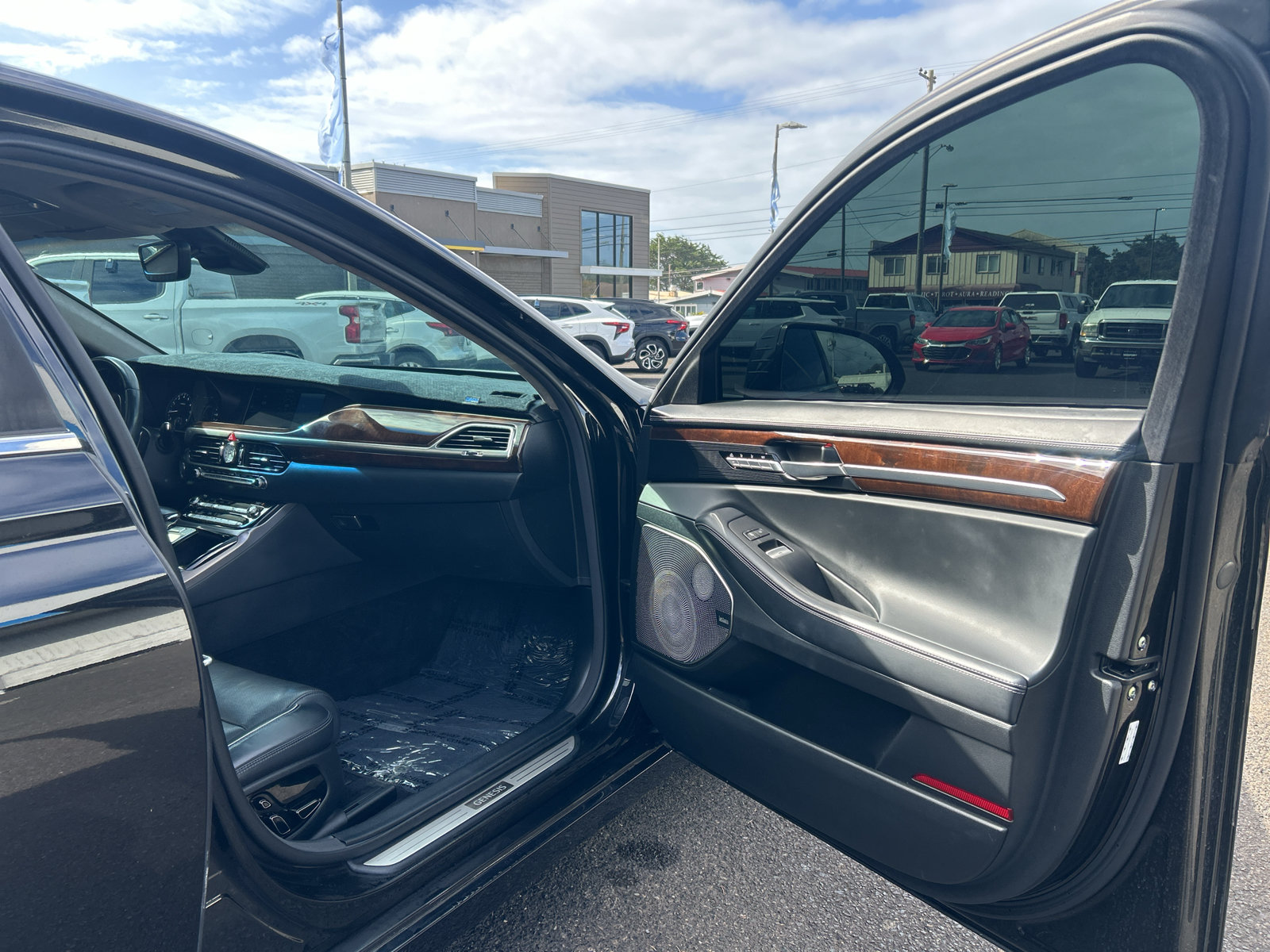Used 2019 Genesis G90 3.3T Premium RWD image 23