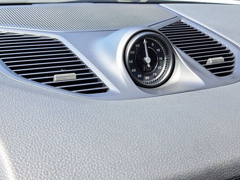 Certified 2025 Porsche Cayenne Base image 31