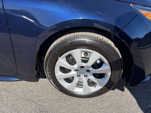 Used 2025 Toyota Corolla LE image 28