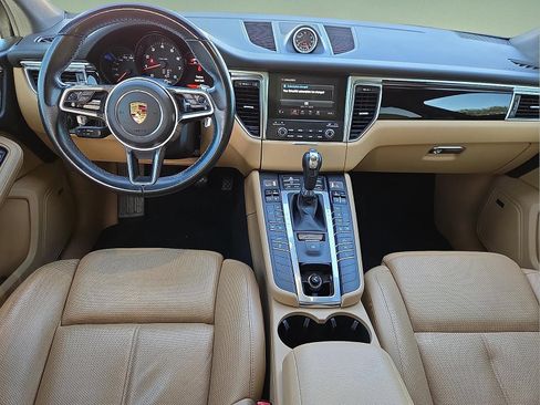 Used 2018 Porsche Macan AWD/4WD image 11