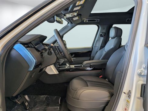 New 2026 Land Rover Range Rover Long Wheelbase SE AWD/4WD image 13