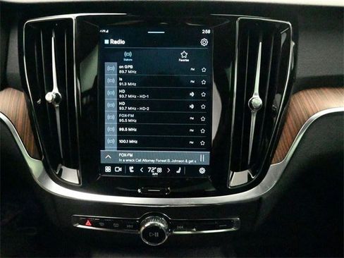 Certified 2024 Volvo V60 B5 Cross Country Plus image 11