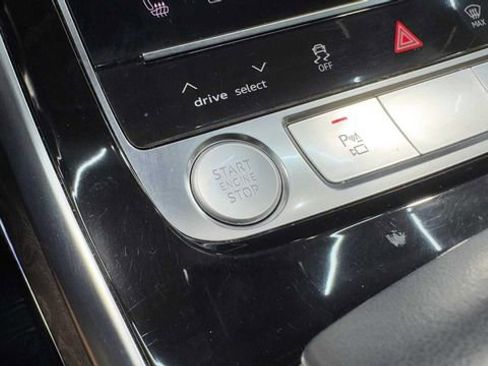 Used 2019 Audi Q8 Prestige w/ Luxury Package AWD/4WD image 31