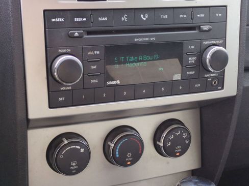 Used 2007 Dodge Nitro SXT image 27