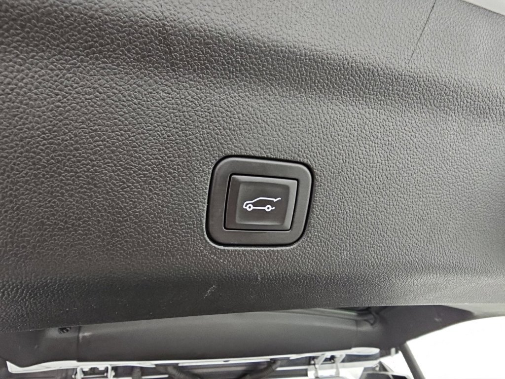 Certified 2025 GMC Yukon Denali RWD image 37