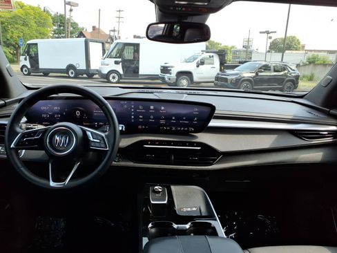 Used 2025 Buick Enclave Preferred AWD/4WD image 14