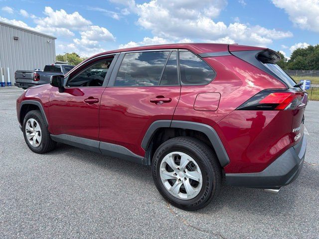Used 2022 Toyota RAV4 LE AWD/4WD image 4