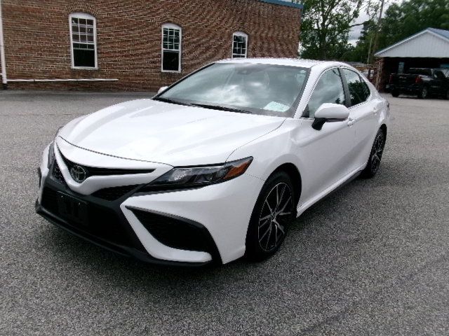 Used 2024 Toyota Camry SE w/ Convenience Package FWD image 7