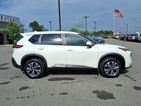 Used 2023 Nissan Rogue SV AWD/4WD image 2