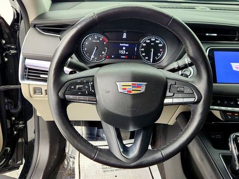 Used 2023 Cadillac XT4 Luxury w/ Cold Weather Package image 14