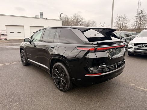 Used 2025 Jeep Wagoneer S Launch Edition image 3