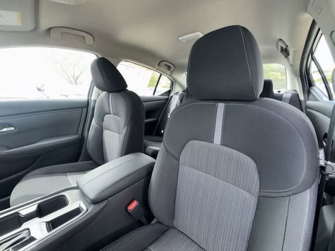 Used 2025 Nissan Sentra SV FWD image 14