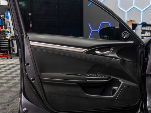 Used 2019 Honda Civic EX image 9