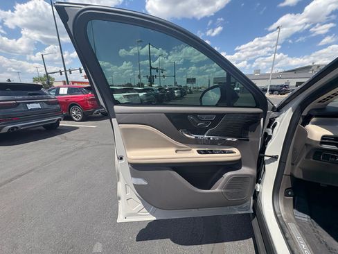 Certified 2022 Lincoln Corsair AWD w/ Premium Package image 18
