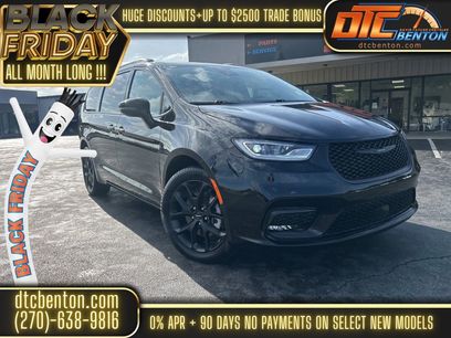 Used 2024 Chrysler Pacifica Touring-L w/ Uconnect Theater Family Group