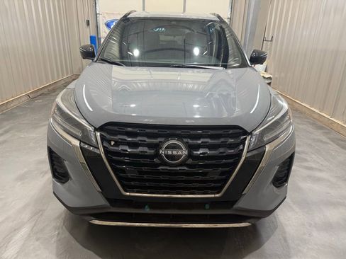Used 2024 Nissan Kicks SR w/ SR Premium Package FWD image 2