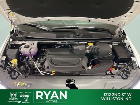 New 2026 Chrysler Pacifica Select AWD/4WD image 17