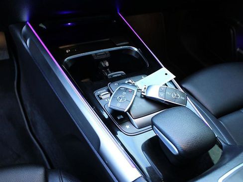 Used 2021 Mercedes-Benz GLB 250 image 12