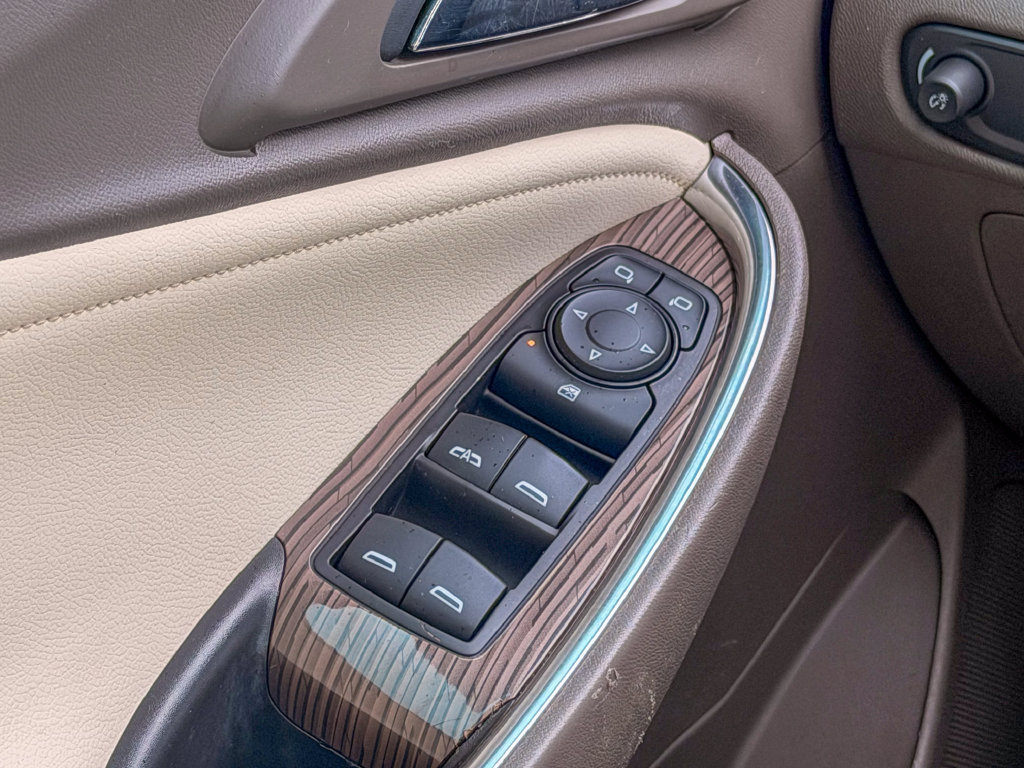 Used 2022 Chevrolet Malibu LT w/ Leather Package FWD image 22