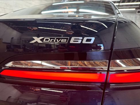 Used 2024 BMW i7 xDrive60 w/ Executive Package AWD/4WD image 11