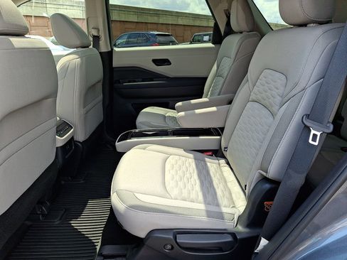 Used 2023 Nissan Pathfinder SV w/ SV Premium Package AWD/4WD image 10