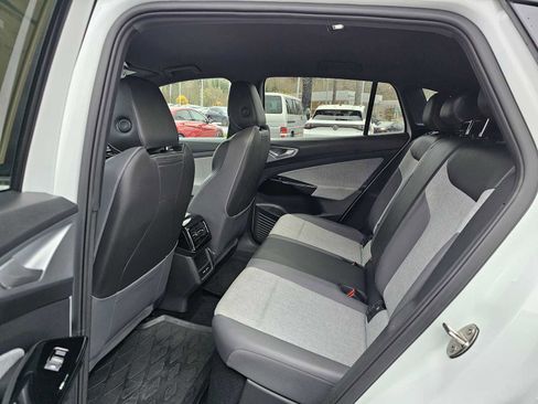 Used 2023 Volkswagen ID.4 Pro image 18