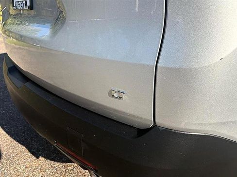 Used 2021 Chevrolet Traverse LT image 14