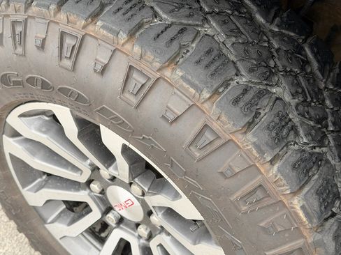 Used 2022 GMC Sierra 1500 AT4 w/ AT4 Preferred Package image 10