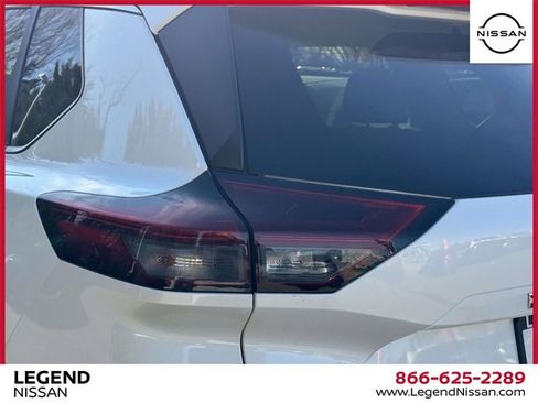 Used 2023 Nissan Rogue SV w/ SV Premium B Package image 11