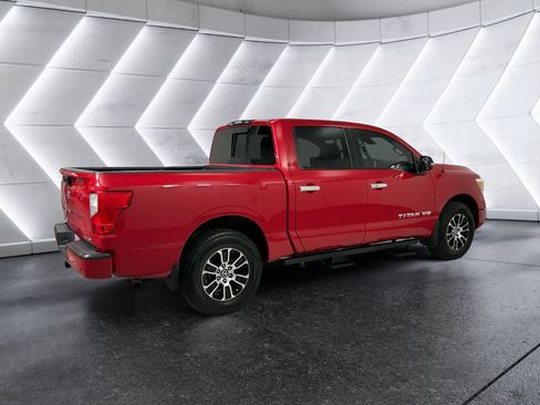 Used 2020 Nissan Titan SV w/ SV Convenience Package image 4