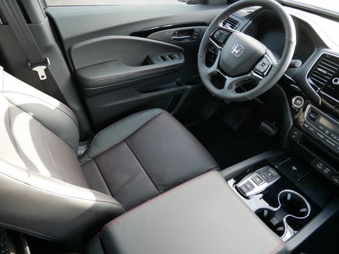 New 2026 Honda Ridgeline Black Edition image 9