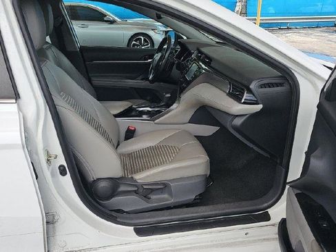 Used 2019 Toyota Camry SE image 5