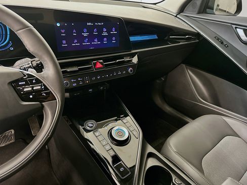 Used 2024 Kia Niro EX w/ EX Cold Weather Package image 26