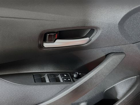 Used 2021 Toyota Corolla LE image 17