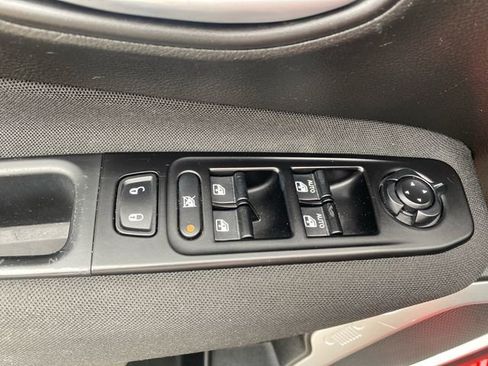 Used 2020 Jeep Renegade Latitude image 17