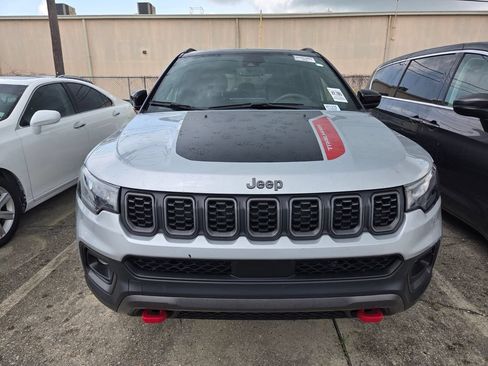 Used 2024 Jeep Compass Trailhawk AWD/4WD image 2