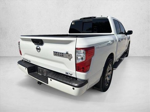 Used 2017 Nissan Titan SV RWD image 5
